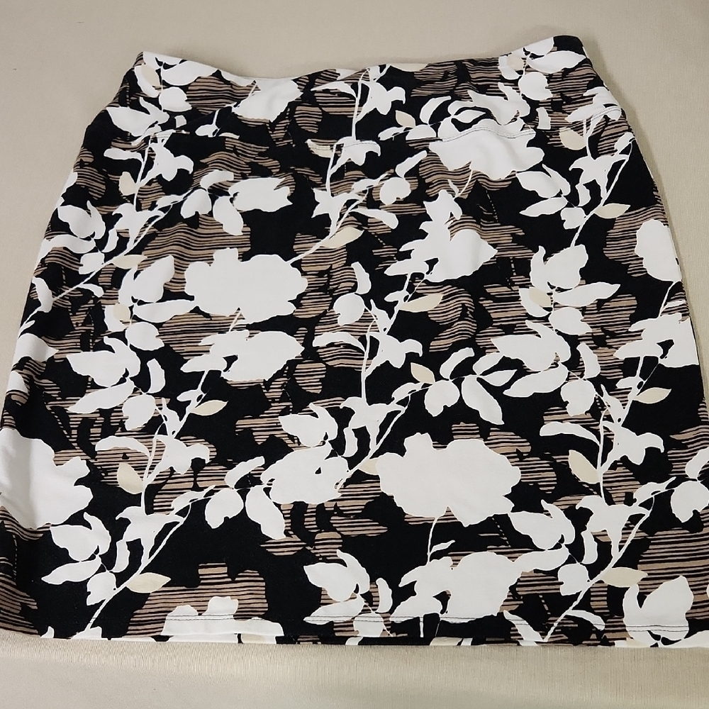 J Jill Wearever Collection Floral Black And White Size Medium